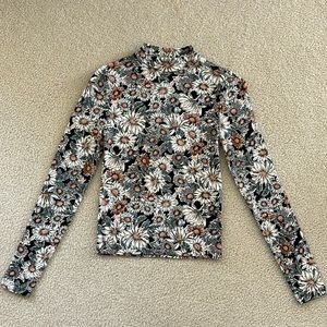 Forever 21 • Floral Turtle Neck • Size Small